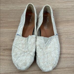 TOMS Women's Textured Cream Loafers